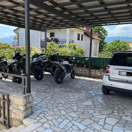Deluxe Dora With A Private Parking, Terrace And View * リエカ