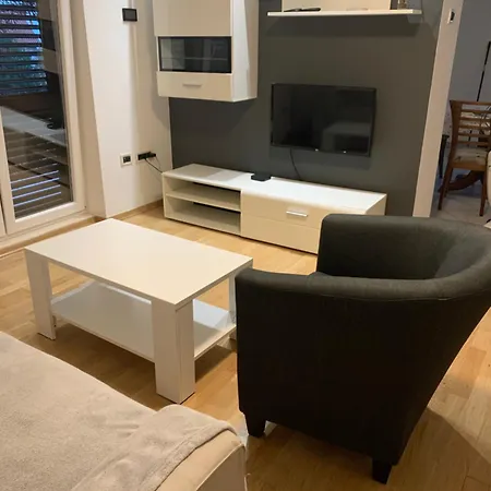 Deluxe Dora With A Private Parking, Terrace And View リエカ