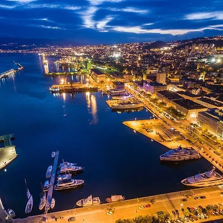 Apartament Deluxe Dora With A Private Parking, Terrace And View Rijeka