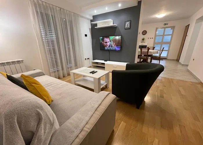 Deluxe Dora With A Private Parking, Terrace And View Apartament