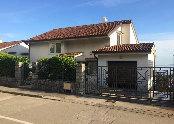 Deluxe Dora With A Private Parking, Terrace And View