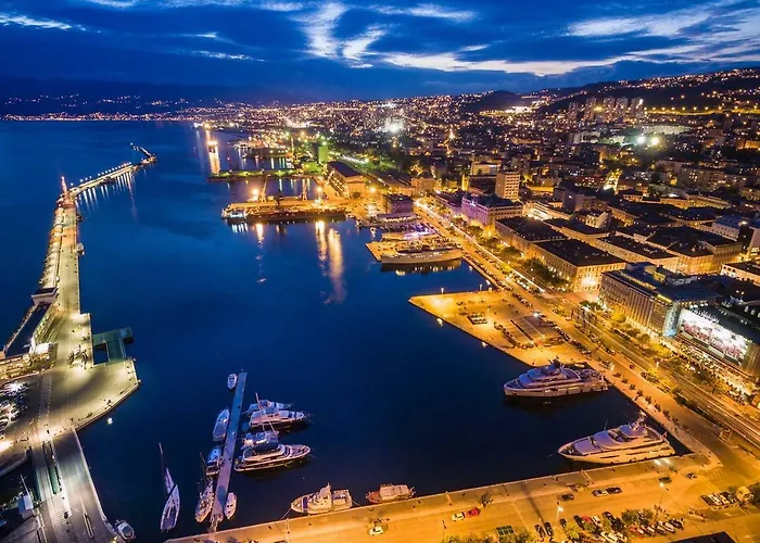Apartament Deluxe Dora With A Private Parking, Terrace And View Rijeka