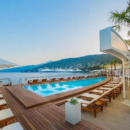 Deluxe Dora With A Private Parking, Terrace And View