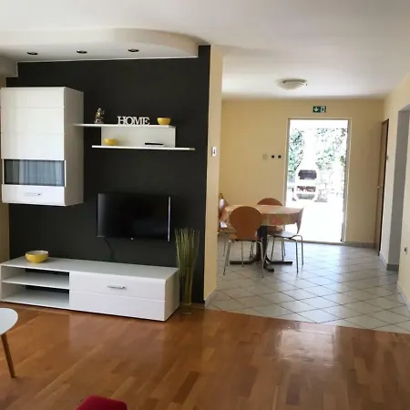 Deluxe Dora With A Private Parking, Terrace And View *