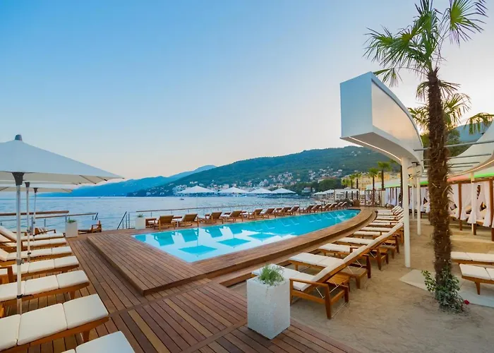 Deluxe Dora With A Private Parking, Terrace And View