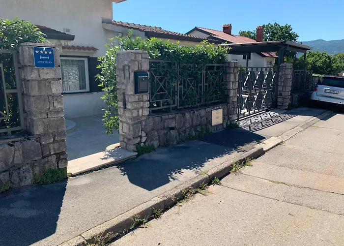 Deluxe Dora With A Private Parking, Terrace And View