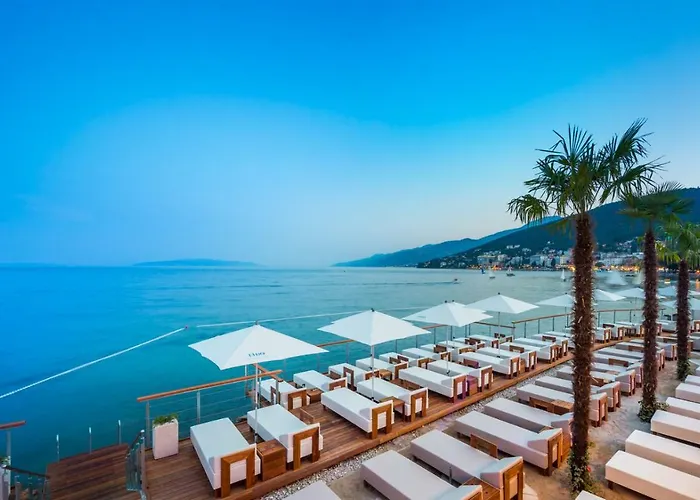 Apartman Deluxe Dora With A Private Parking, Terrace And View
